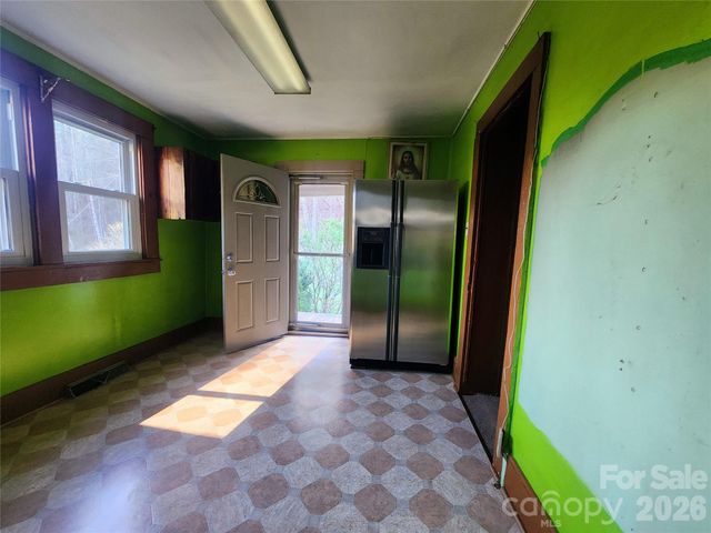 1025 Chandler Cove Road, Marshall, NC 28753