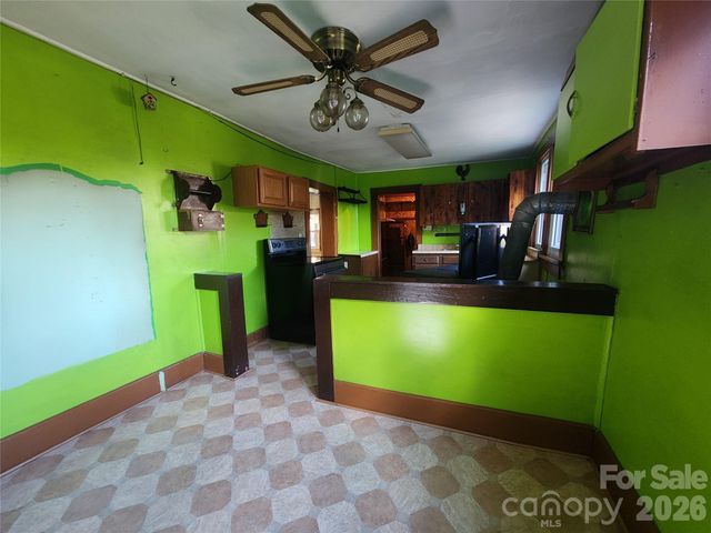 1025 Chandler Cove Road, Marshall, NC 28753