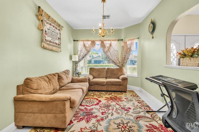 3510 Cathedral Rose Avenue, Bakersfield, CA 93313