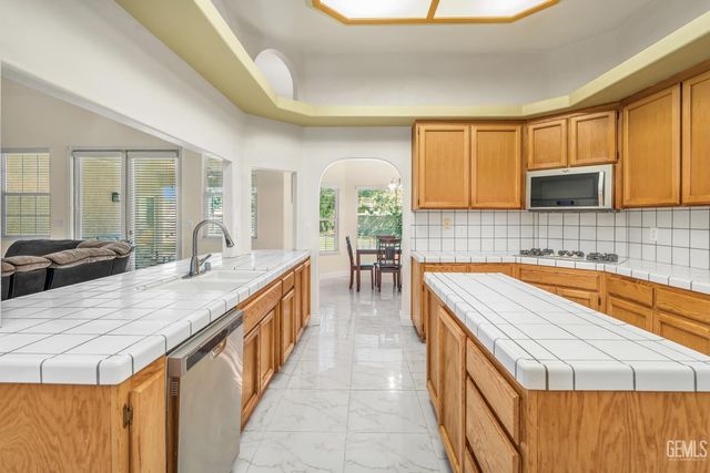 3510 Cathedral Rose Avenue, Bakersfield, CA 93313