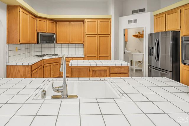 3510 Cathedral Rose Avenue, Bakersfield, CA 93313