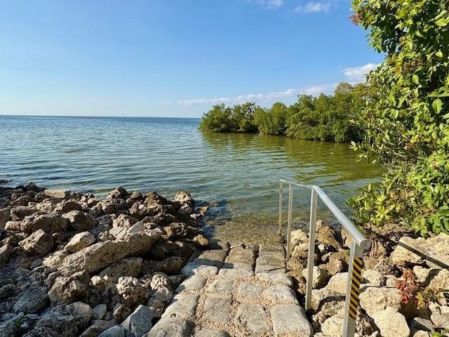 5000 CULBREATH KEY WAY 9-305, Tampa, FL 33611