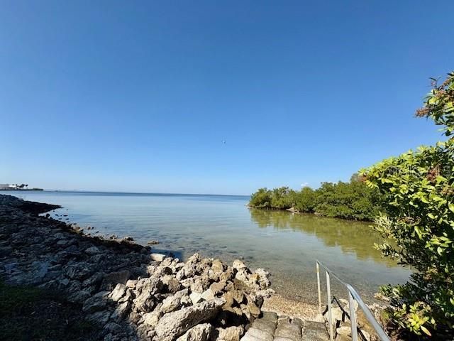 5000 CULBREATH KEY WAY 9-305, Tampa, FL 33611