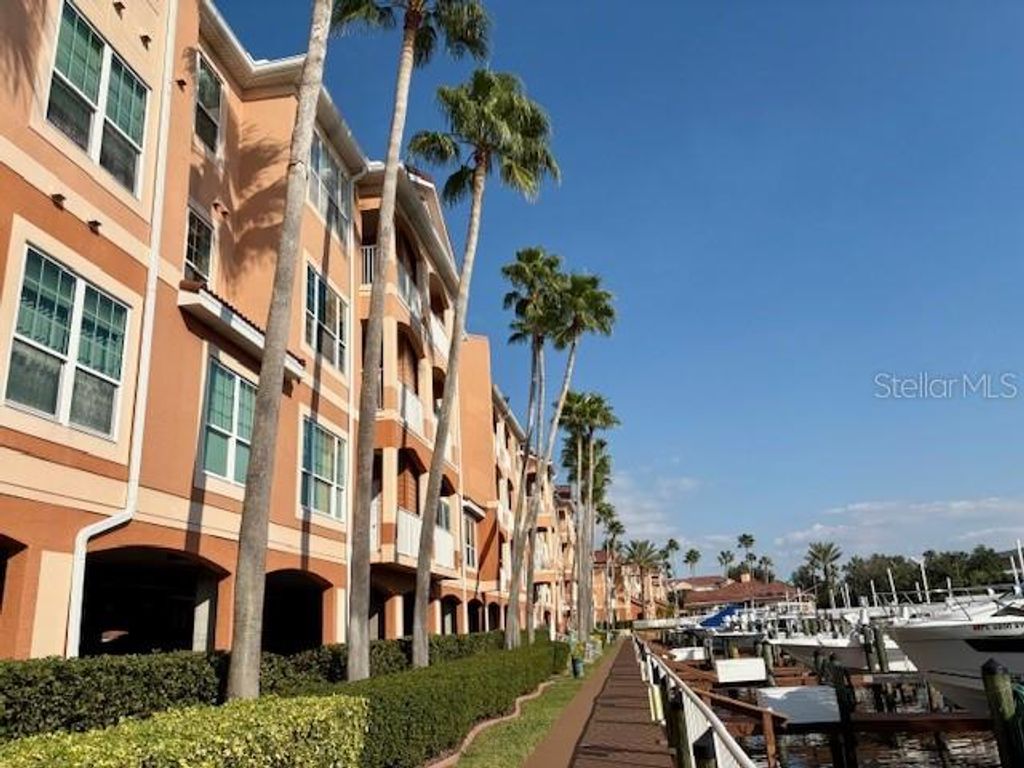 5000 CULBREATH KEY WAY 9-305, Tampa, FL 33611