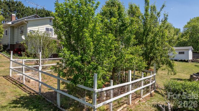 24 Midway Street, Granite Falls, NC 28630