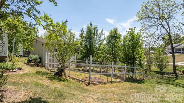 24 Midway Street, Granite Falls, NC 28630