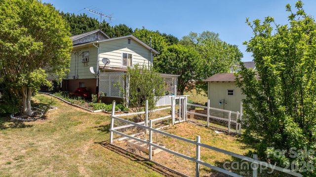 24 Midway Street, Granite Falls, NC 28630