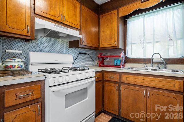 24 Midway Street, Granite Falls, NC 28630