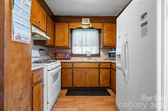 24 Midway Street, Granite Falls, NC 28630