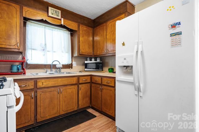 24 Midway Street, Granite Falls, NC 28630