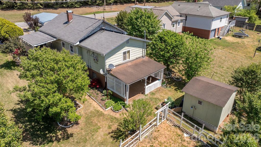24 Midway Street, Granite Falls, NC 28630