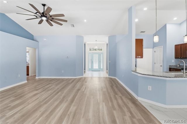 37 Grass Street, Homosassa, FL 34446