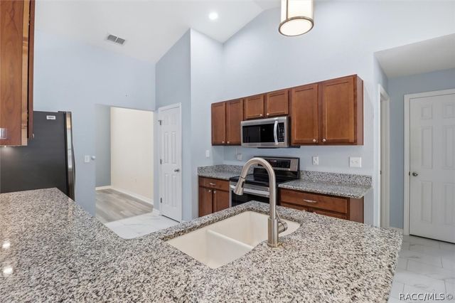 37 Grass Street, Homosassa, FL 34446