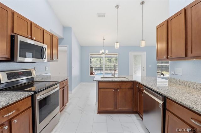 37 Grass Street, Homosassa, FL 34446