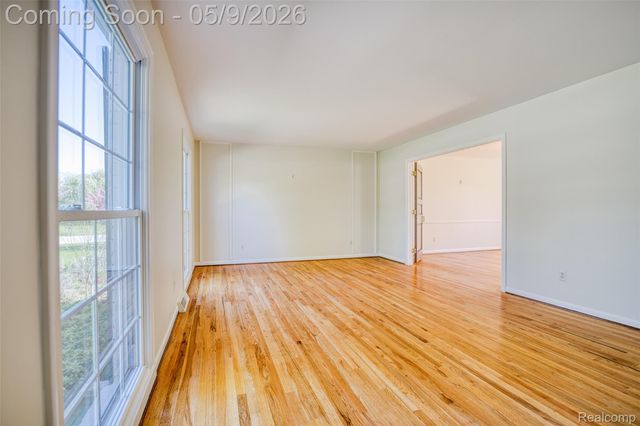 36368 Old Homestead Drive, Farmington, MI 48335
