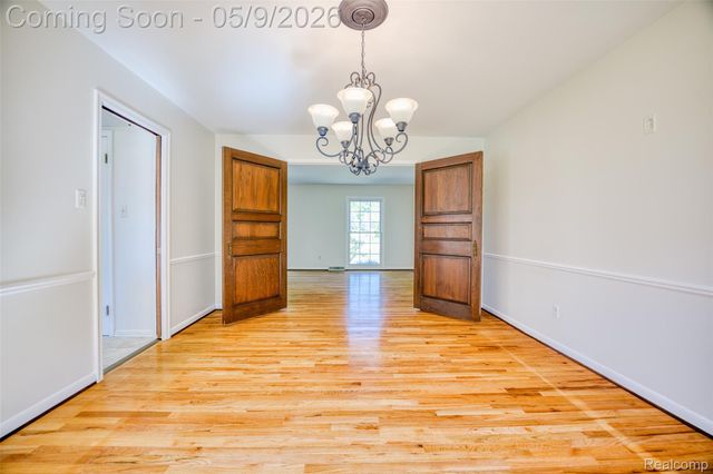 36368 Old Homestead Drive, Farmington, MI 48335