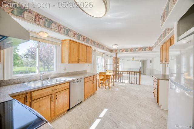 36368 Old Homestead Drive, Farmington, MI 48335