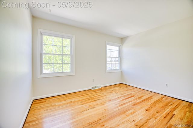 36368 Old Homestead Drive, Farmington, MI 48335