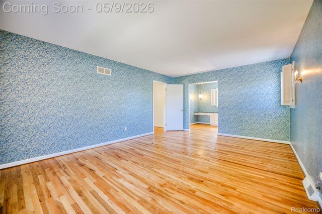 36368 Old Homestead Drive, Farmington, MI 48335