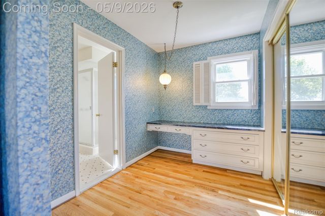 36368 Old Homestead Drive, Farmington, MI 48335