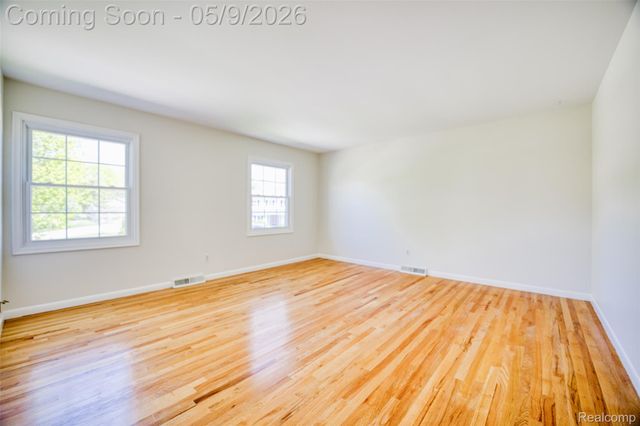 36368 Old Homestead Drive, Farmington, MI 48335
