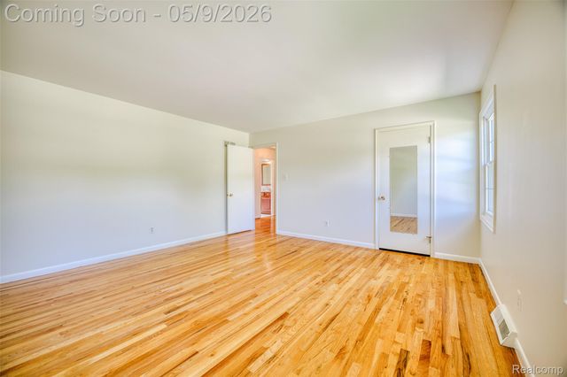 36368 Old Homestead Drive, Farmington, MI 48335