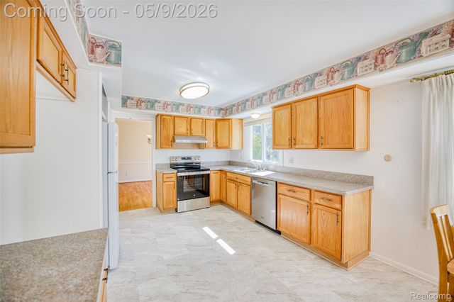 36368 Old Homestead Drive, Farmington, MI 48335