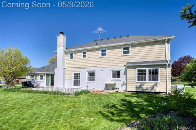 36368 Old Homestead Drive, Farmington, MI 48335