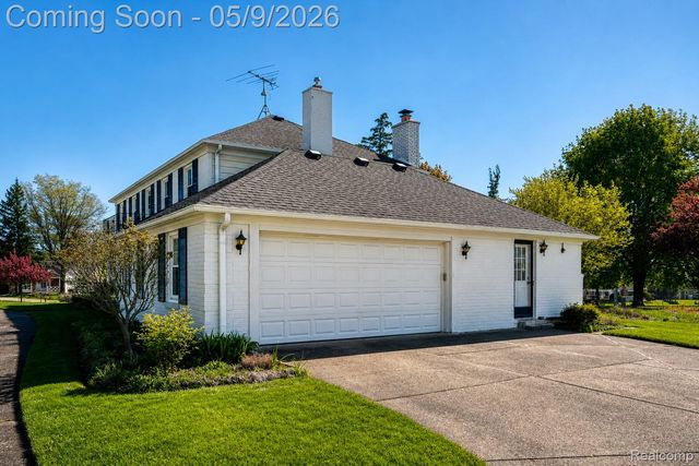 36368 Old Homestead Drive, Farmington, MI 48335