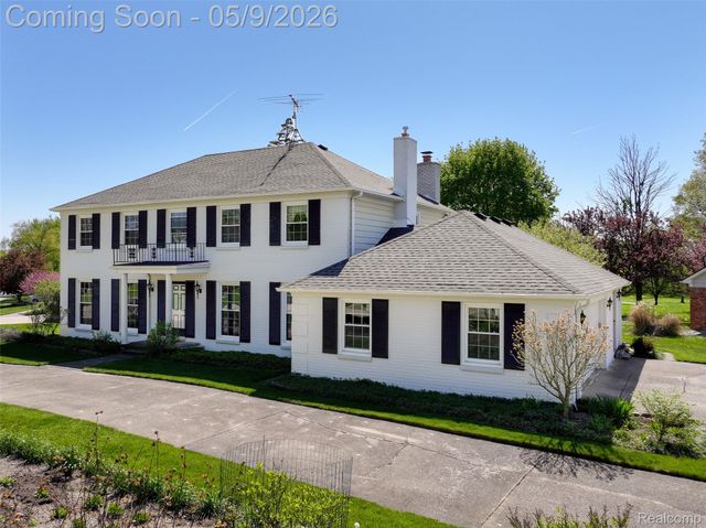 36368 Old Homestead Drive, Farmington, MI 48335
