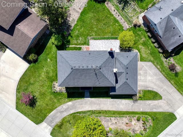 36368 Old Homestead Drive, Farmington, MI 48335