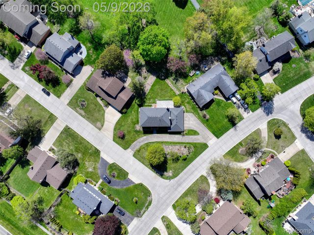 36368 Old Homestead Drive, Farmington, MI 48335