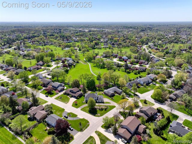 36368 Old Homestead Drive, Farmington, MI 48335