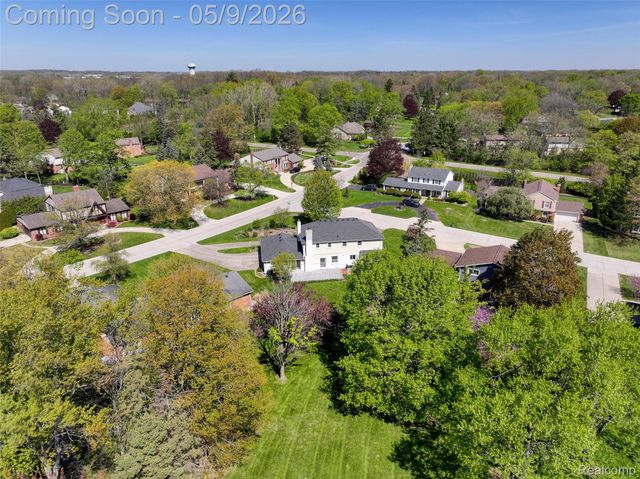 36368 Old Homestead Drive, Farmington, MI 48335