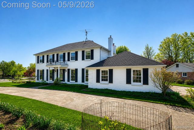 36368 Old Homestead Drive, Farmington, MI 48335