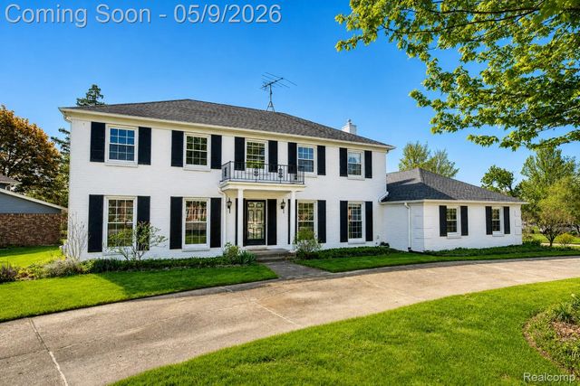 36368 Old Homestead Drive, Farmington, MI 48335
