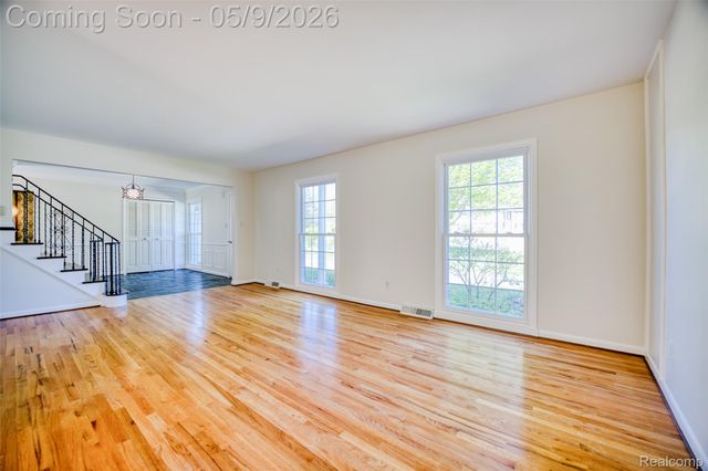36368 Old Homestead Drive, Farmington, MI 48335