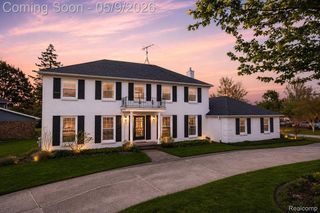 36368 Old Homestead Drive, Farmington, MI 48335