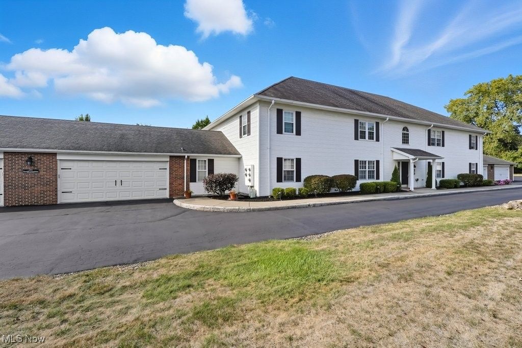 120 Talsman Drive 4, Canfield, OH 44406