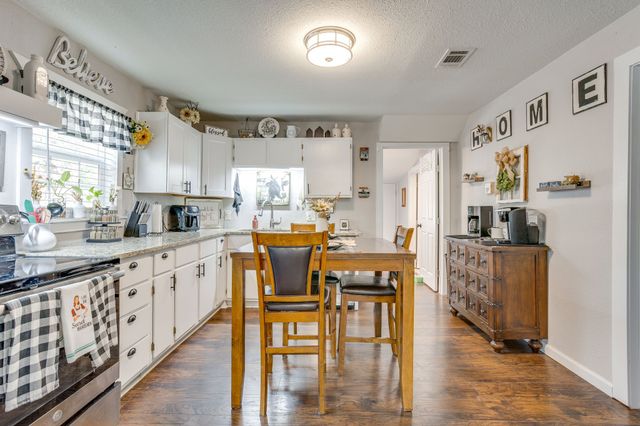404 Calgary Road, Azle, TX 76020