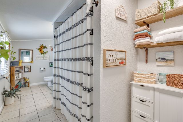 404 Calgary Road, Azle, TX 76020