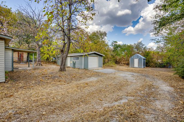 404 Calgary Road, Azle, TX 76020