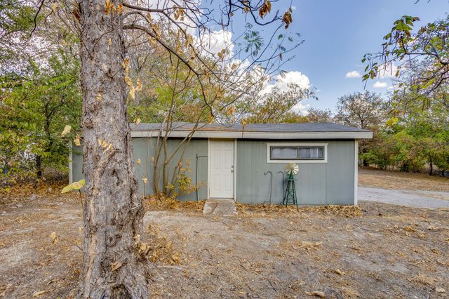 404 Calgary Road, Azle, TX 76020