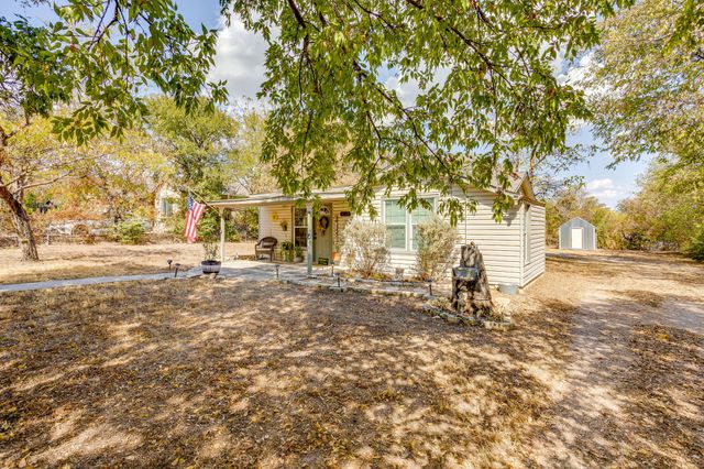 404 Calgary Road, Azle, TX 76020
