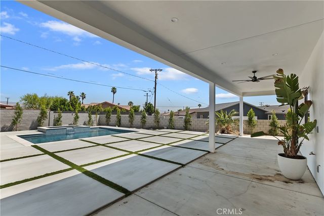 578 W Avenida Cerca, Palm Springs, CA 92262