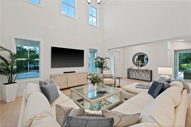 1984 FREDERICK ST, Naples, FL 34112