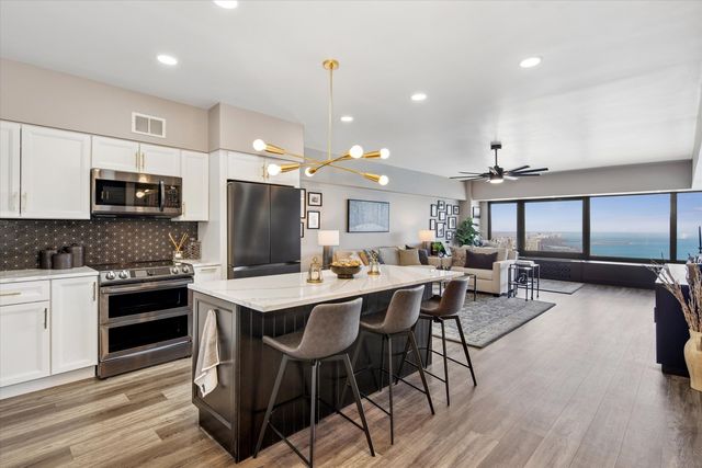 175 E Delaware Place 7304, Chicago, IL 60611