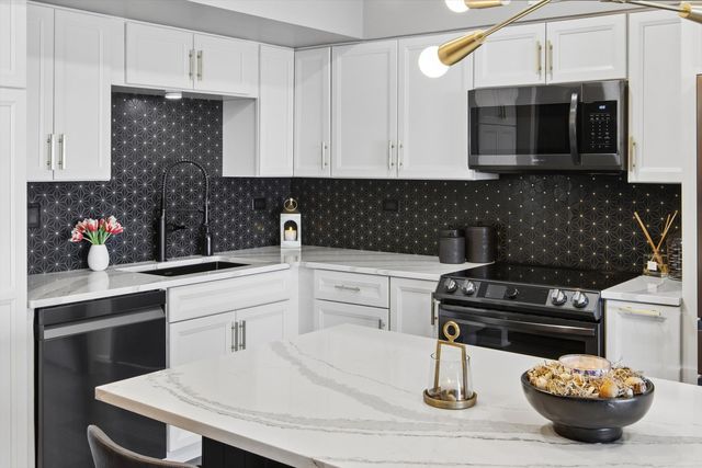 175 E Delaware Place 7304, Chicago, IL 60611