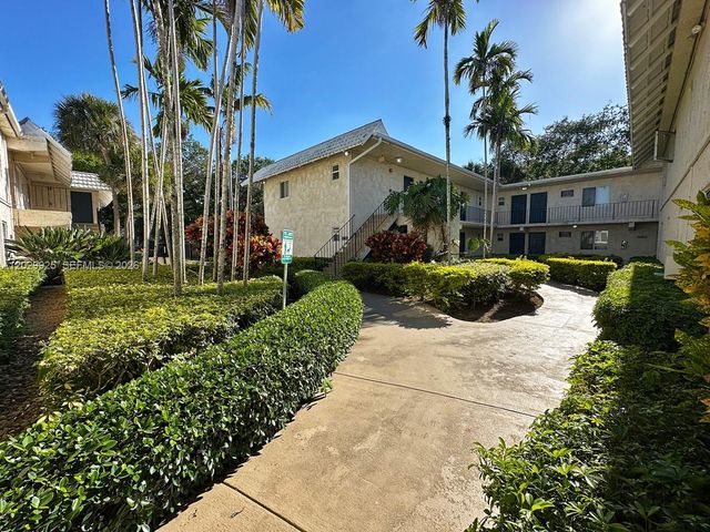 8601 SW 68 Court 5, Pinecrest, FL 33156