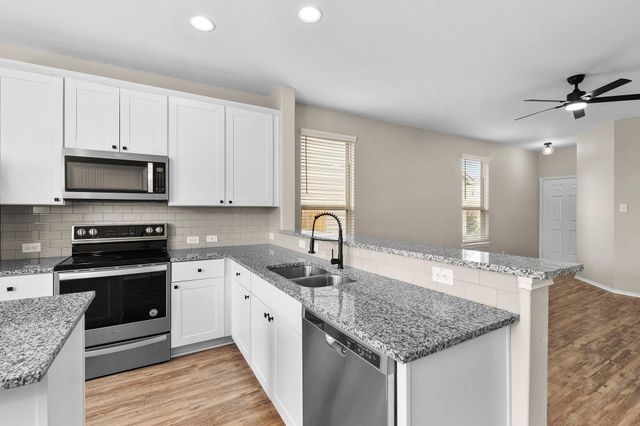 508 Crane Crest DR, Jarrell, TX 76537